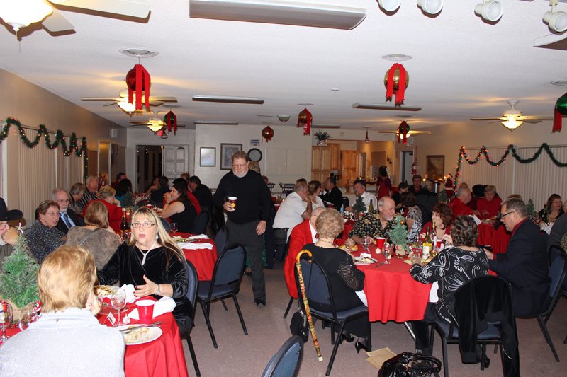 chapterholidayparty201233.jpg